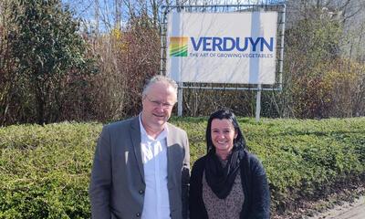 Wim Aernoudt en Veerle Vanslembrouck bij groentenbedrijf Verduyn.